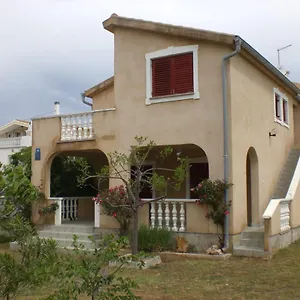 Apartman Vesna, Vir