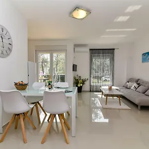  Apartment Denis